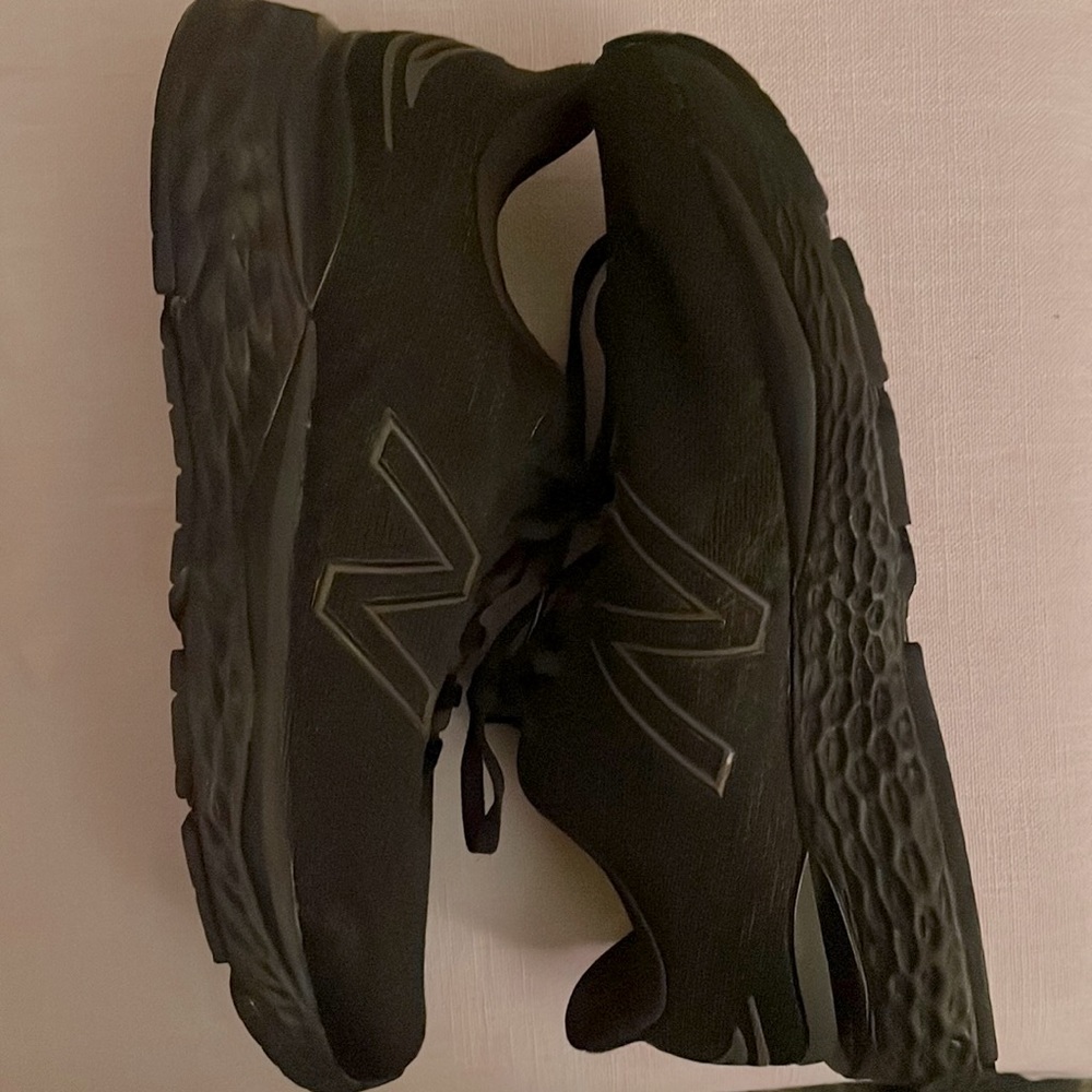 NEW New Balance men’s fresh foam sneakers, size 9.5